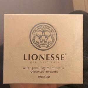 Lionesse White Pearl Day Moisturizer